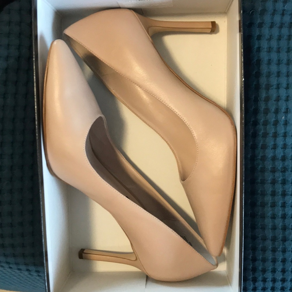 NWT Nine West Extension pumps never worn nude